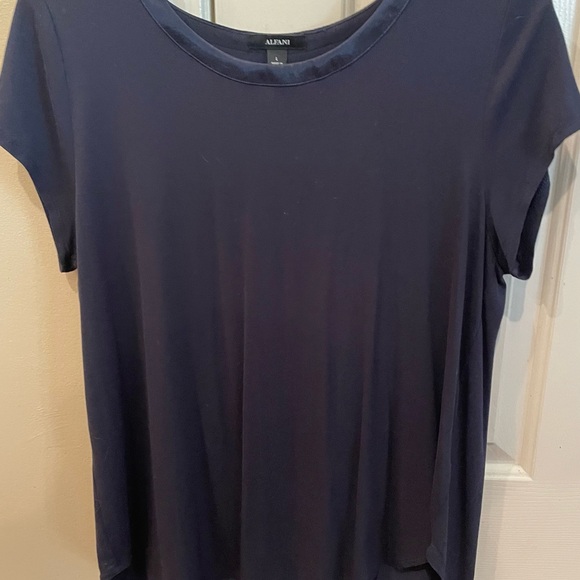 Alan size m  satin edged navy shaft sleeve top - Picture 2 of 2